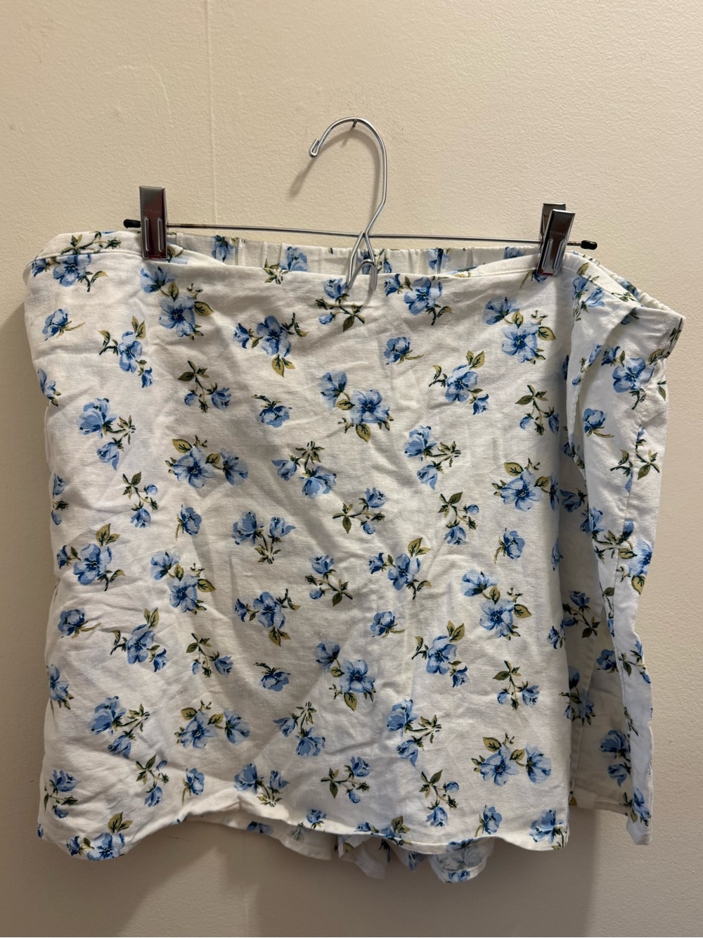 Old Navy Women's XL White Floral Skort with Blue Flowers